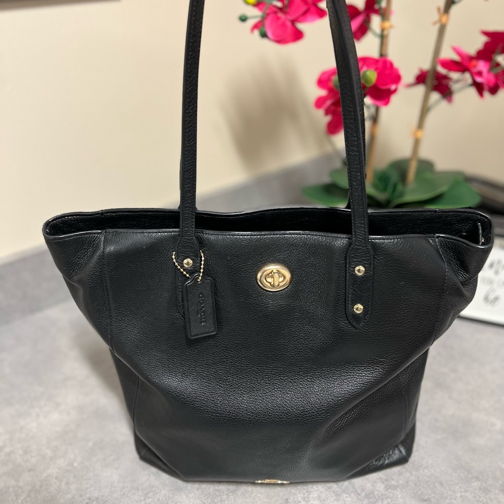 Coach purse soft black pebble leather EUC